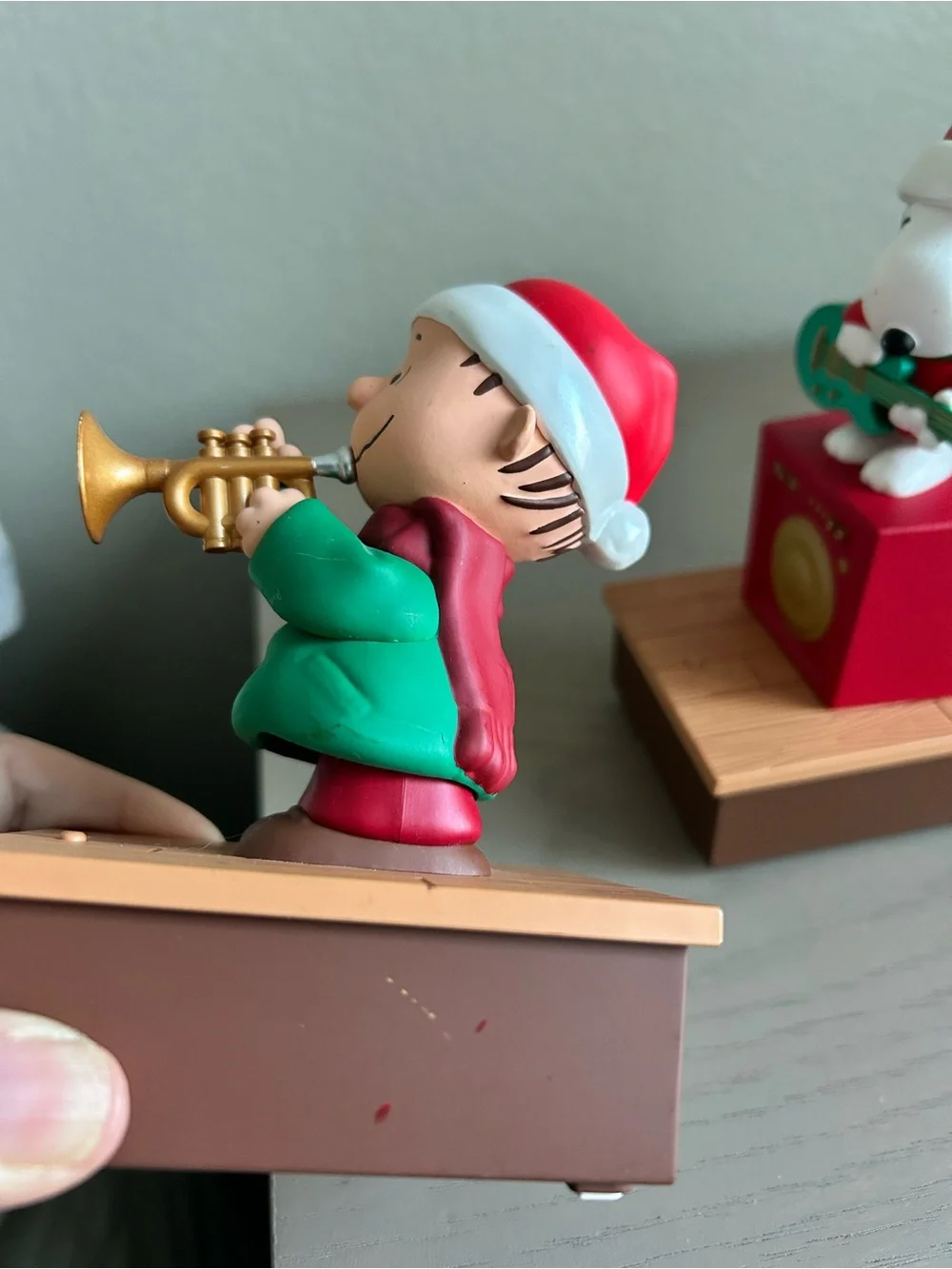 Hallmark Peanuts Christmas wireless Band Set Charlie Brown, Snoopy, Linus & Lucy